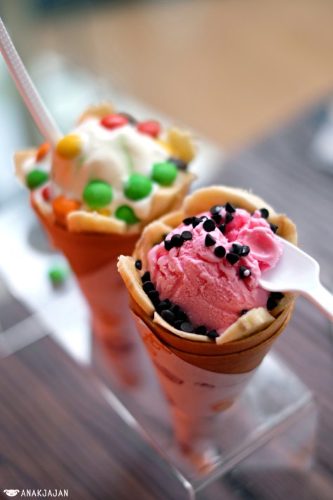 Ice Cream Crepes (2 Toppings) IDR 15.454