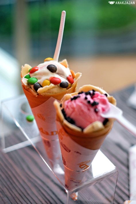 Ice Cream Crepes (2 Toppings) IDR 15.454