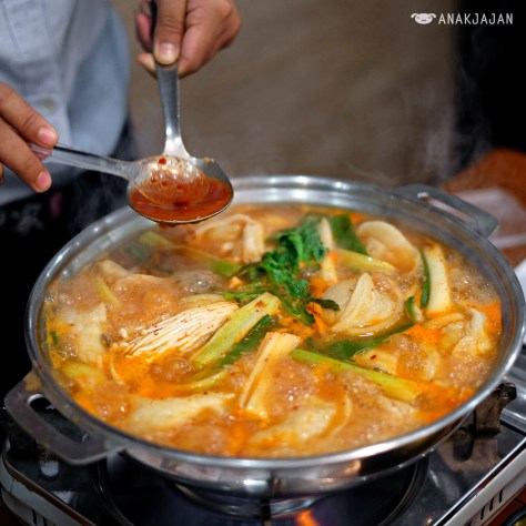 Man Du Jeon Gol (Korean Style Dumpling in Hot Pot) IDR 270k