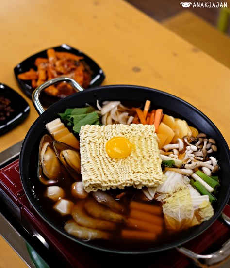 Seafood Jjigae with Kimchi Broth IDR 114k (pot) + Egg + Ramyun