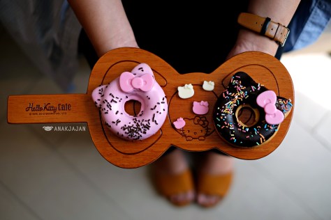 Hello Kitty Donut IDR 38k (daily flavor)