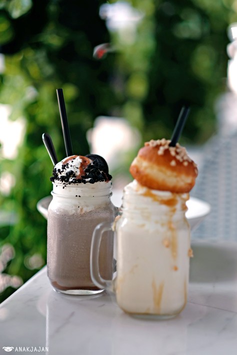 Cookie Monster IDR 40k // Fluffer Nutter IDR 40k