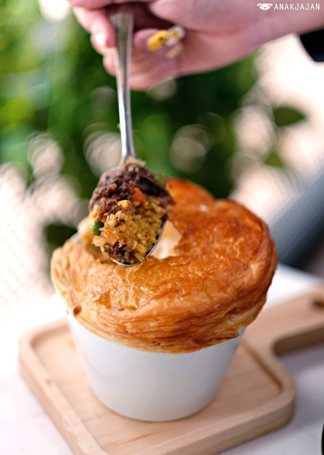 Oxtail Wellington IDR 98k