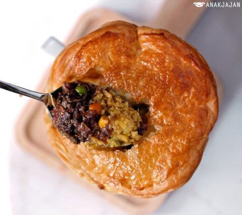 Oxtail Wellington IDR 98k