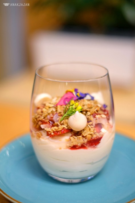 Mascarpone Lychee Berry IDR 48k