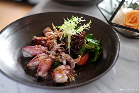 Pan Fried Garlic Baby Squid Salad IDR 55k