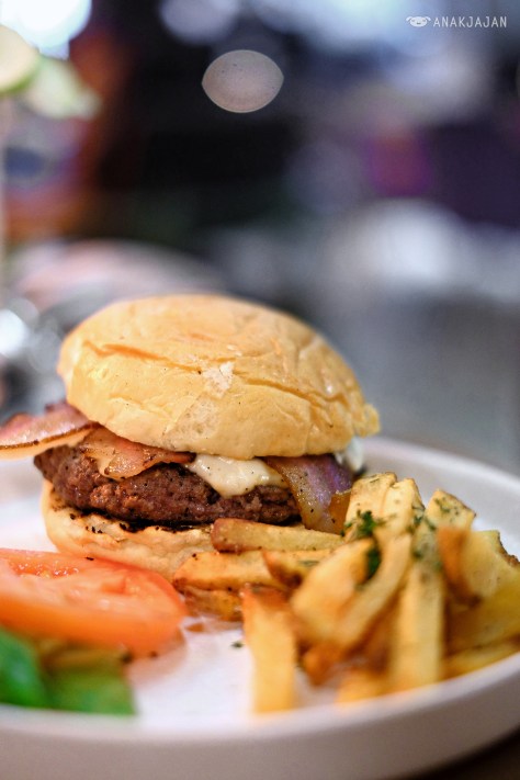 Smoky SevenFriday Burger IDR 125k
