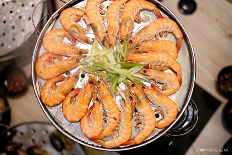 Steamed Live Prawns