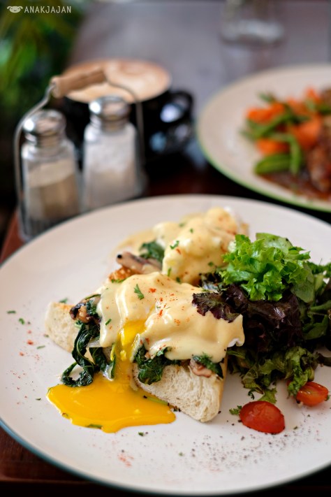 Eggs Benedict IDR 70k