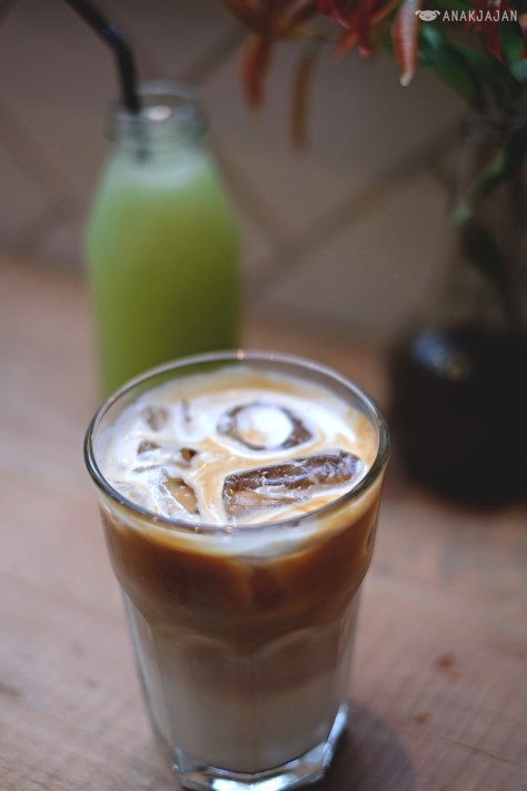 Iced latte IDR 40k
