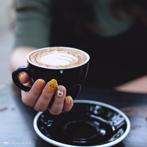 can you spot my gudetama nails? :)