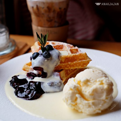 Waffle Blueberry THB 185