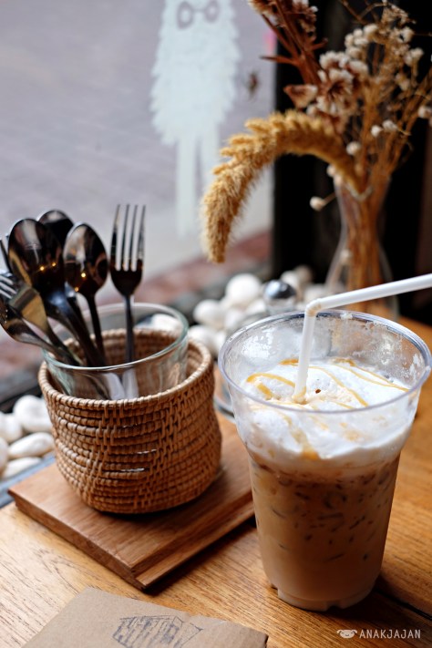 Iced Caramel Macchiato THB 100 