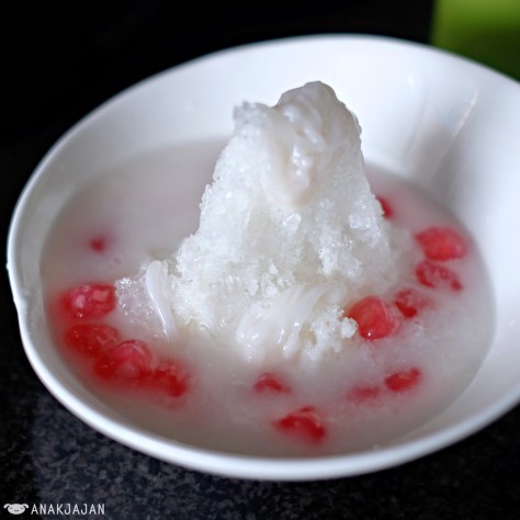 Water Chestnut with Coconut Milk (Es Merah Delima) IDR 27k