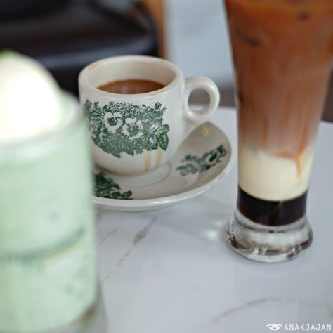 Hot PappaRich Cham (Coffee + Milk Tea) IDR 23k