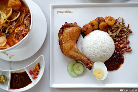 Nasi Lemak with Fried Chicken + Sambal Prawns IDR 60k
