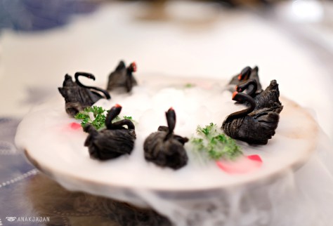Swan Dumpling with Black pepper Duck Meat IDR 89k (6pcs)
