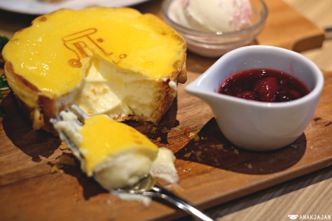 Berry Mini Cheese Tart JPY 930