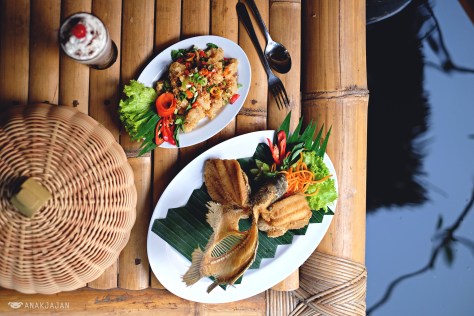 Gurame Goreng Terbang IDR 92.5K, Cumi Lada Garam IDR 56.5K