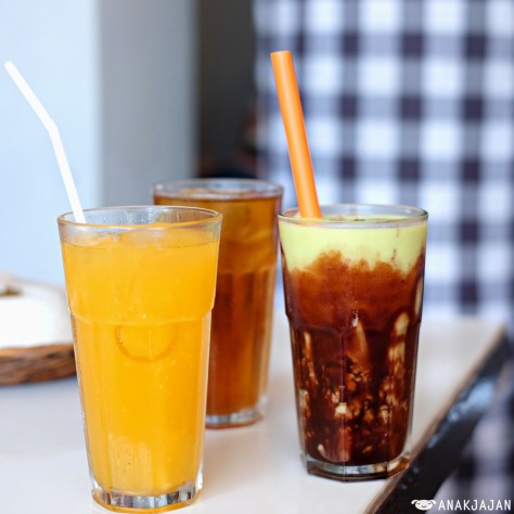 Iced Tea (Refill) IDR 7k// Orange Juice IDR 25k// Avocado Juice IDR 20k