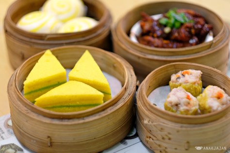 Kue Pandan (Steamed Pandan Cake) IDR 17k