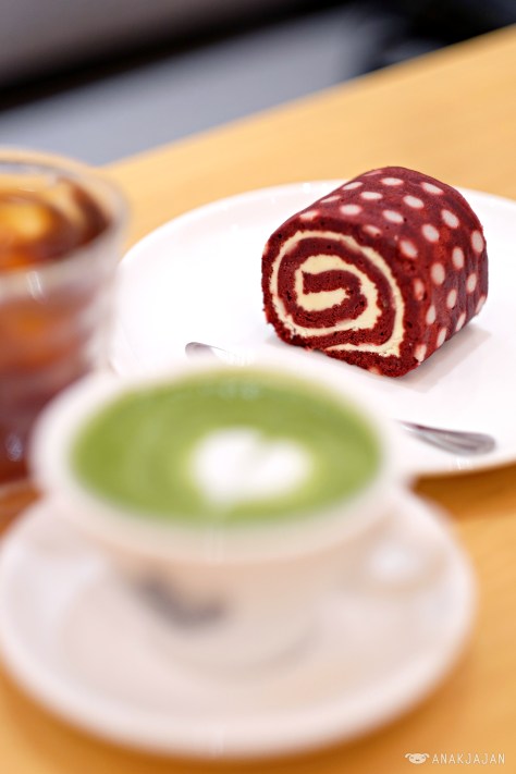 Red Velvet Swiss Roll Cake IDR 20k