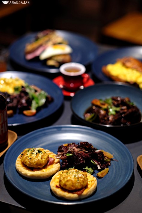 Fried Egg Benedict IDR 75k