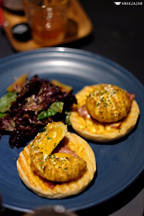 Fried Egg Benedict IDR 75k