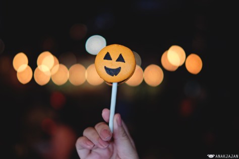 Jack-o'-lantern Macaron Stick
