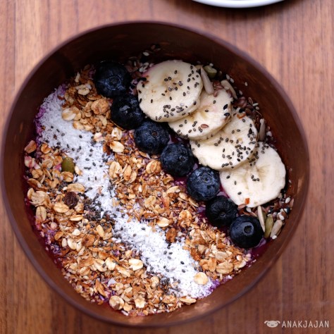 Granola Smoothie Bowl IDR 65k + Red IDR 5k