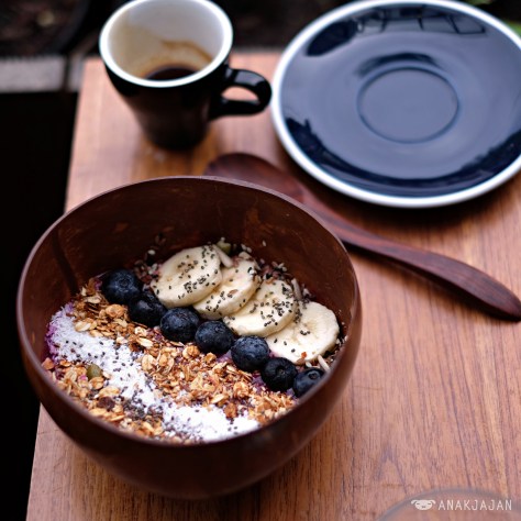 Granola Smoothie Bowl IDR 65k + Red IDR 5k