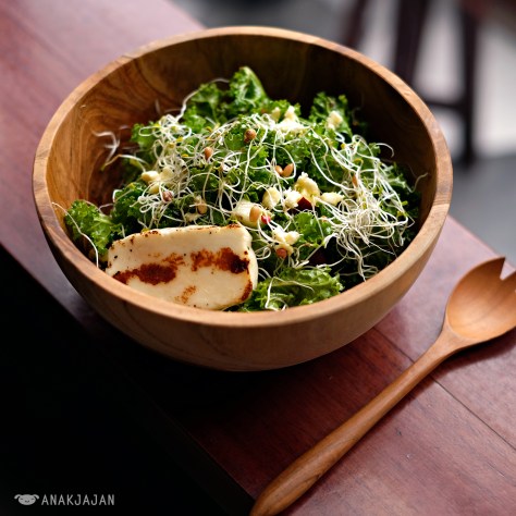 Raw Kale & Quinoa Salad with Halloumi Cheese IDR 68k