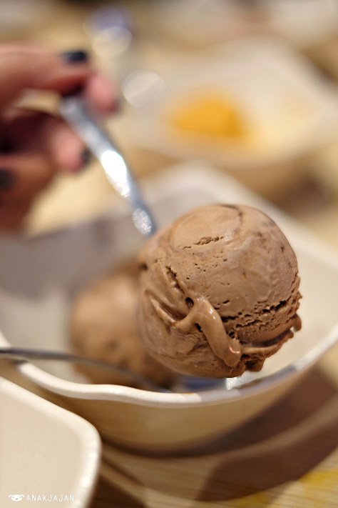Chocolate Ferrero Gelato IDR 30k/ 2 scoops