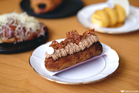 Salted Caramel Eclair IDR 40k