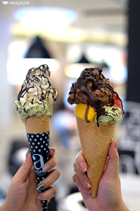 Piccolo 2 IDR 38.1k + Cone IDR 4.5k // Grande 4 flavors IDR 77.1k + Cone IDR 4.5k