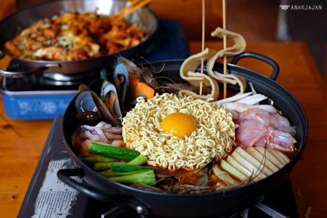 Budae Jjigae Seafood IDR 189k + Egg IDR 9k