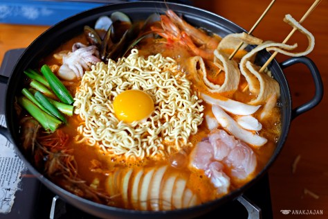 Budae Jjigae Seafood IDR 189k + Egg IDR 9k