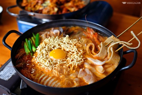 Budae Jjigae Seafood IDR 189k + Egg IDR 9k