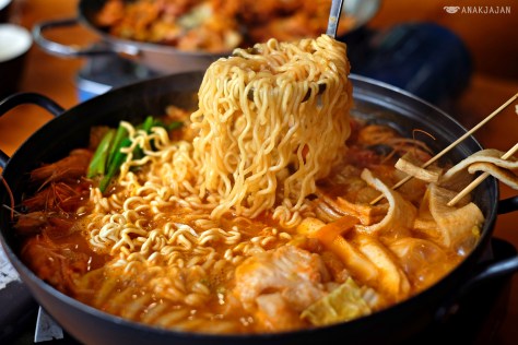 Budae Jjigae Seafood IDR 189k + Egg IDR 9k
