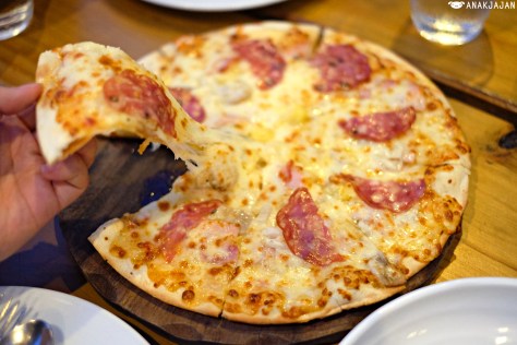 Wakiki Pizza THB 255