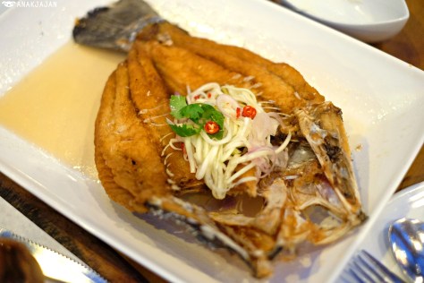 Crispy Sea Bass with Mango Salad THB 420