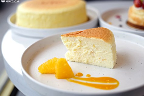 Cheesecake Orange IDR 200K (whole cake)