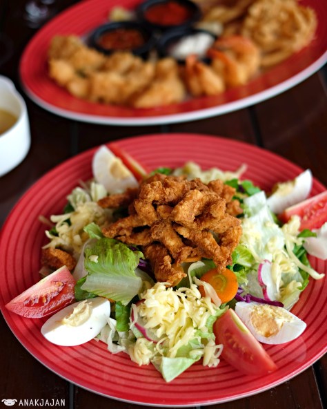 Cajun Fried Chicken Salad IDR 109.9k