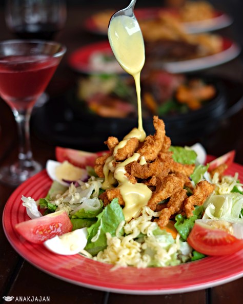 Cajun Fried Chicken Salad IDR 109.9k
