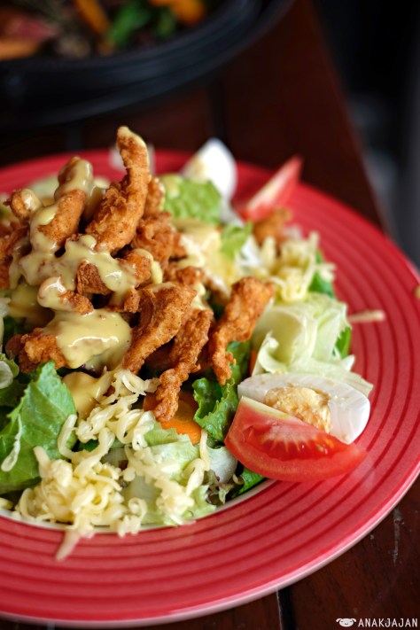 Cajun Fried Chicken Salad IDR 109.9k