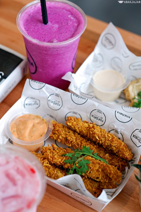 Chicken Nachos w/ Thai Sauce IDR 35k