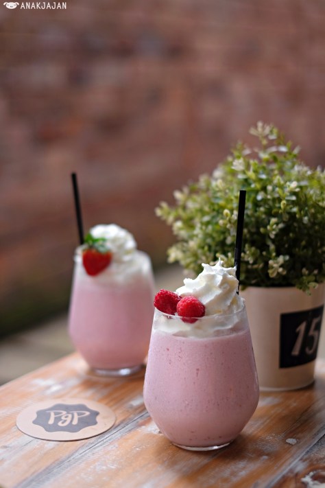 Ban Berry Smoothies IDR 30k // Ice Blended - Raspberry Milk IDR 30k