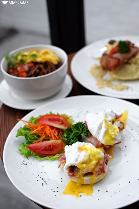 Grandma’s Egg Benedict IDR 68k