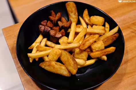 Mix Fries IDR 30k + Bratwurst Sausage IDR 43k