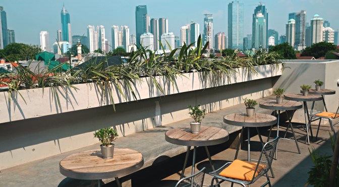 CASA LIVING SENAYAN – Hotel, Coffee Shop, Rooftop Cafe